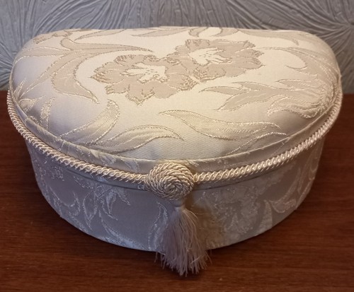 Jewellery box case cream - box,