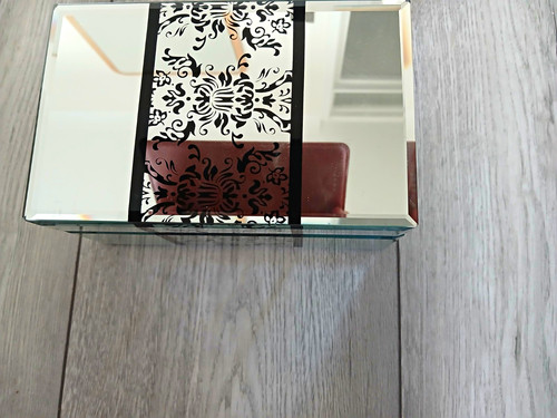 Mirrored glass lined jewellery - lined,